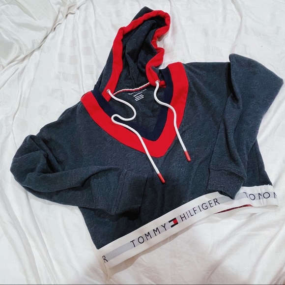 Tommy Hilfiger Cropped Crewneck - Picture 1 of 4